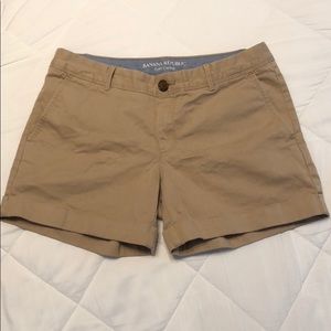 Banana Republic City Chino shorts, size 6